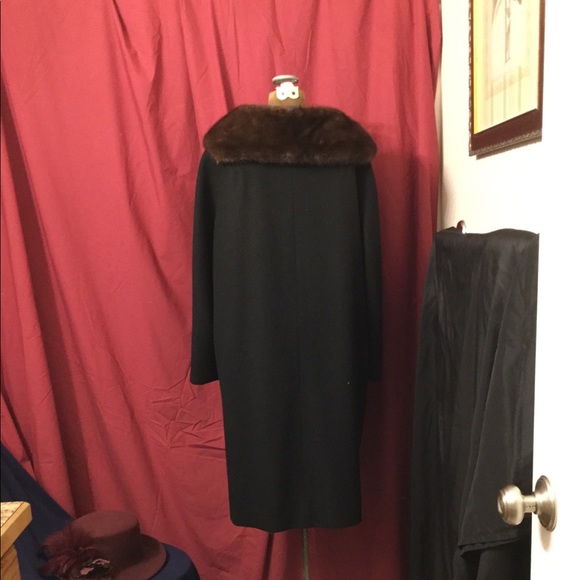 Vintage Winter Coat w/ Fur Collar - Picture 3 of 9